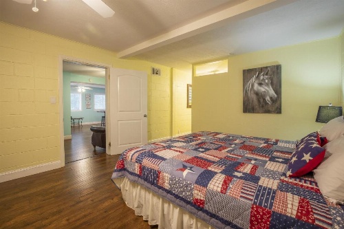 Blues Escape Home image 45