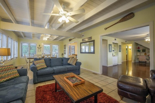 Blues Escape Home image 6